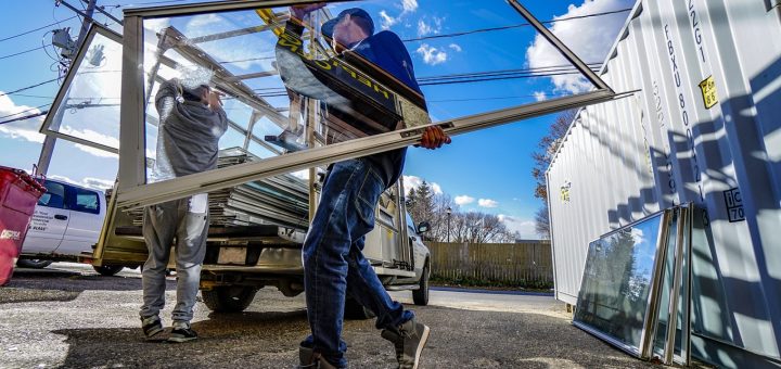 Explorer les bénéfices de l'intervention d'un expert pour vos menuiseries sur-mesure